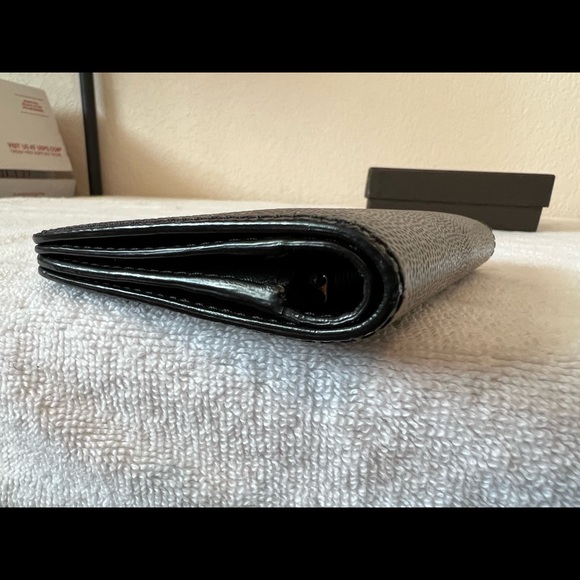 Burberry compact wallet - Picture 10 of 13